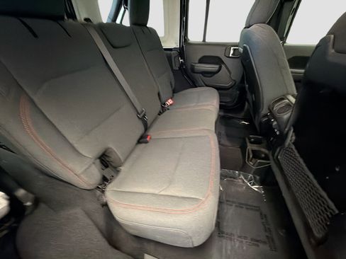 Used 2025 Jeep Wrangler Unlimited Rubicon AWD/4WD image 14