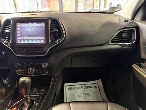 Used 2020 Jeep Cherokee Trailhawk AWD/4WD image 21