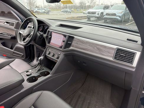 Used 2021 Volkswagen Atlas Cross Sport SE w/ Panoramic Sunroof Package image 28