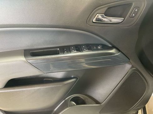 Used 2022 Chevrolet Colorado Z71 AWD/4WD image 13