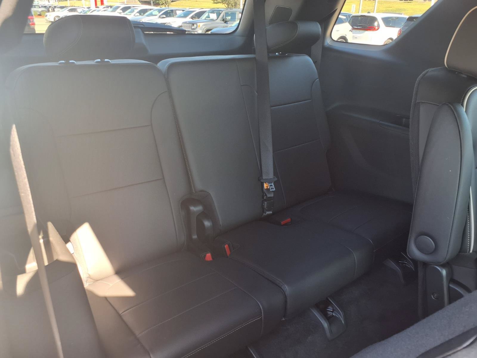 Used 2023 Chevrolet Traverse Premier FWD image 14
