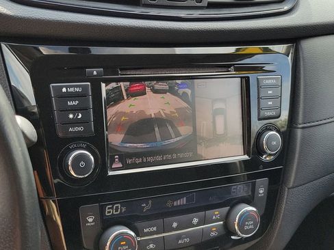 Used 2018 Nissan Rogue SV w/ Premium Package FWD image 23