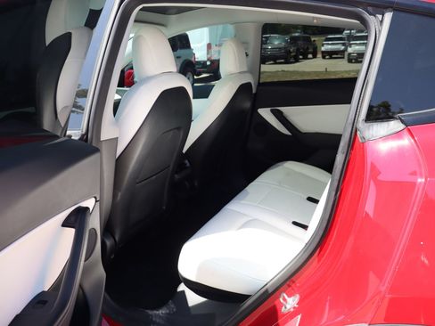 Used 2021 Tesla Model Y Long Range AWD/4WD image 23