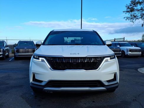 Used 2024 Kia Carnival LX image 2