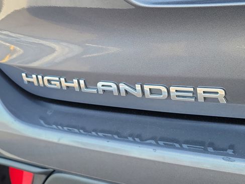 Used 2024 Toyota Highlander LE image 6