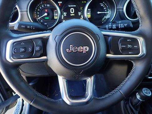 Used 2022 Jeep Wrangler Unlimited Sahara w/ Cold Weather Group AWD/4WD image 12