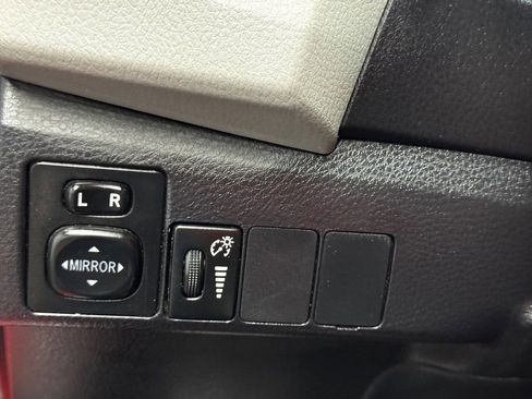 Used 2016 Toyota Corolla LE image 31