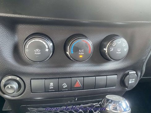 Used 2015 Jeep Wrangler Sport w/ Quick Order Package 24S AWD/4WD image 21