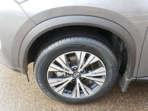 Certified 2022 Nissan Rogue SV image 9