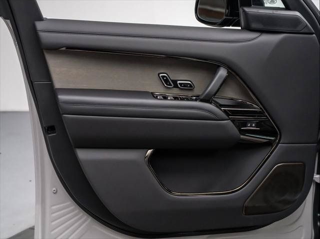 New 2026 Land Rover Range Rover SV AWD/4WD image 27