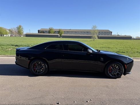 Used 2024 Dodge Charger Daytona Scat Pack w/ Plus Group AWD/4WD image 8
