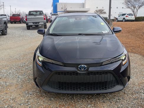 Used 2022 Toyota Corolla LE image 3