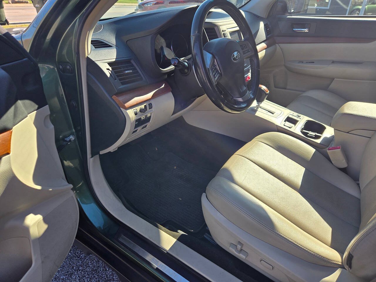 Used 2013 Subaru Outback 2.5i Limited w/ Moonroof Pkg AWD/4WD image 10