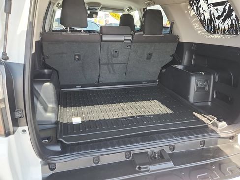 Used 2022 Toyota 4Runner SR5 AWD/4WD image 12