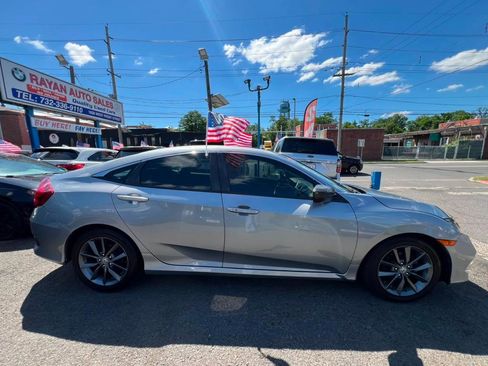 Used 2019 Honda Civic EX image 12