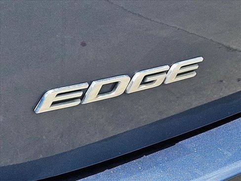 Used 2018 Ford Edge Titanium w/ Equipment Group 301A FWD image 18