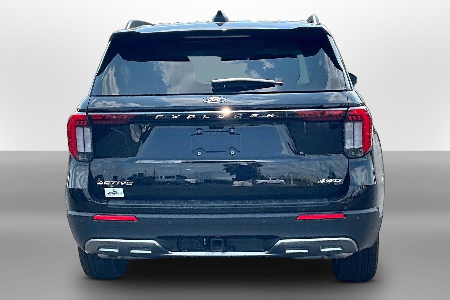 Used 2025 Ford Explorer Active w/ Active Comfort Package AWD/4WD image 4
