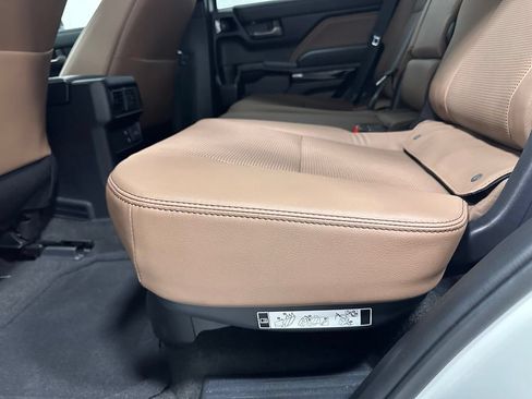 Used 2025 Toyota 4Runner Limited AWD/4WD image 43