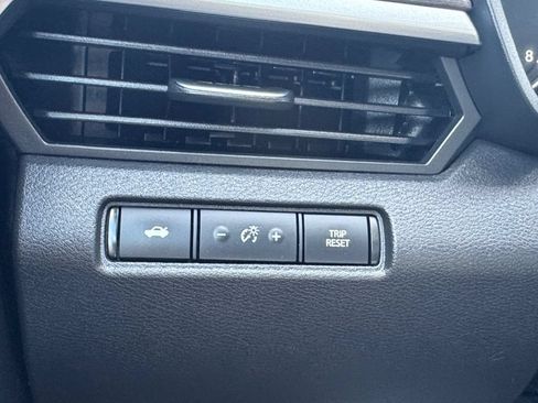 Used 2025 Nissan Altima 2.5 SV FWD image 30