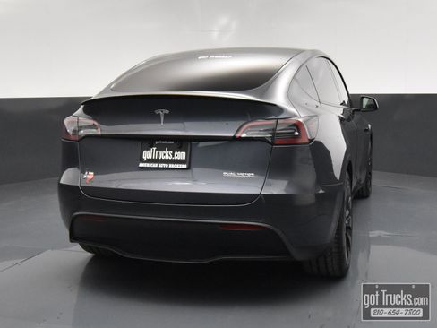 Used 2022 Tesla Model Y Performance image 5