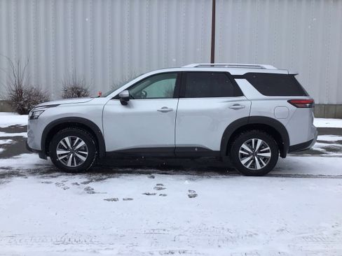 Used 2022 Nissan Pathfinder SL image 4