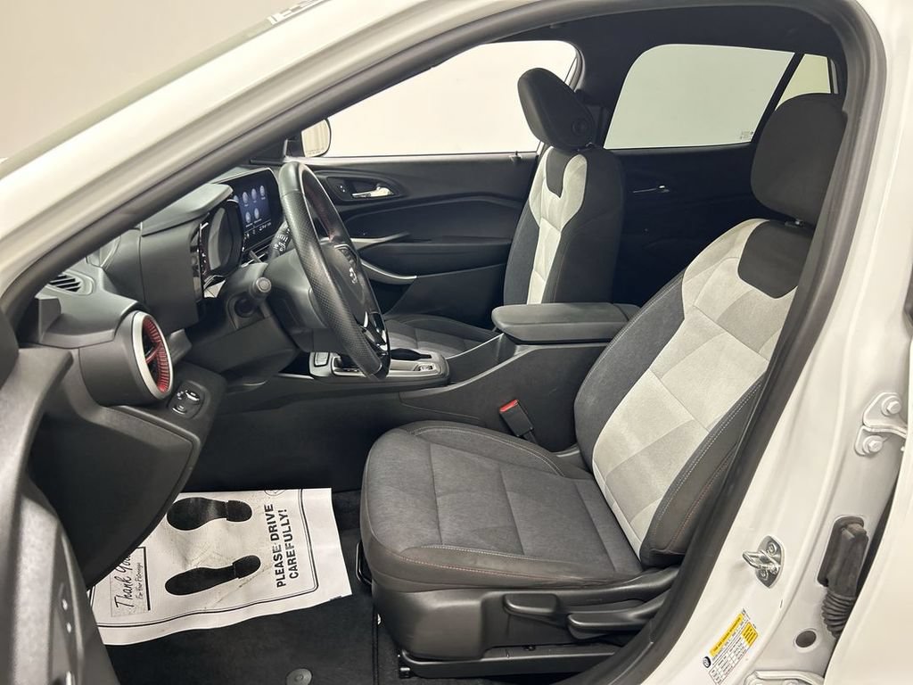 Certified 2024 Chevrolet Trax RS FWD image 9