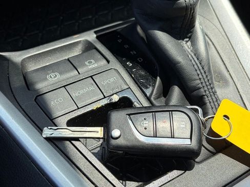 Used 2022 Toyota RAV4 LE w/ Carpet Mat Package (TMS) FWD image 13