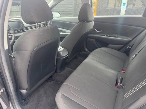 Used 2022 Hyundai Elantra SEL FWD image 6