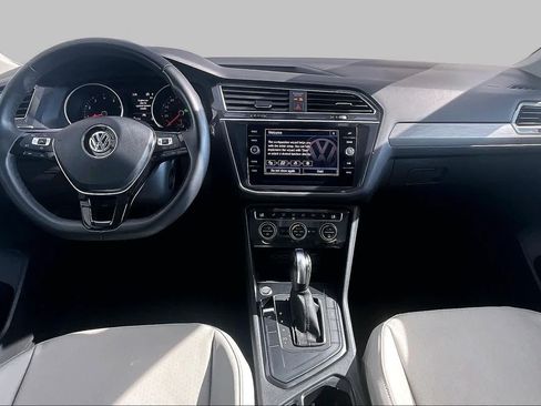 Used 2020 Volkswagen Tiguan SE FWD image 15