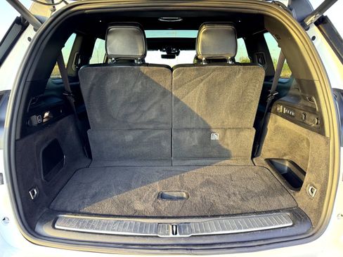 Used 2021 Jeep Grand Cherokee L Overland w/ Advanced Protech Group III image 9