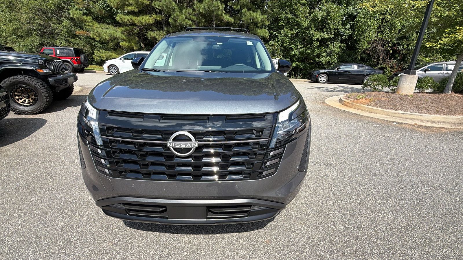 Used 2026 Nissan Pathfinder SV AWD/4WD image 3