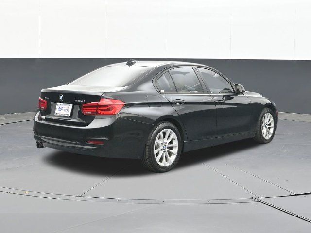 Used 2018 BMW 320i xDrive Sedan AWD/4WD image 14