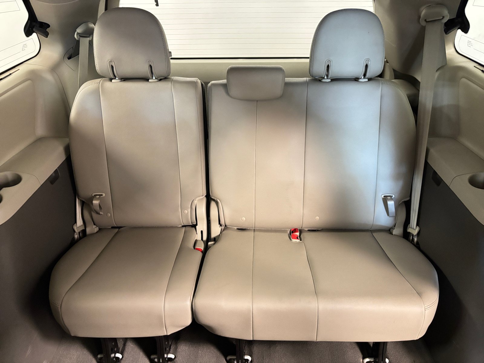 Used 2020 Toyota Sienna XLE FWD image 24