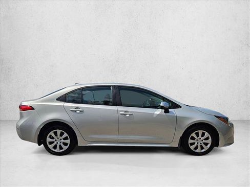 Used 2025 Toyota Corolla LE FWD image 4