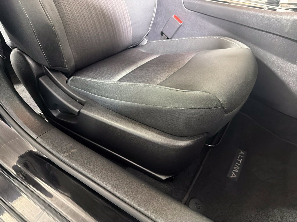 Used 2024 Nissan Altima 2.5 SV FWD image 24