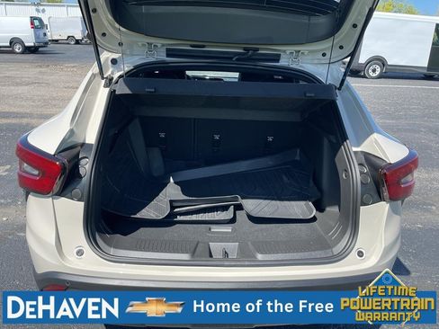 Used 2026 Chevrolet Trax RS w/ Sunroof Package FWD image 26