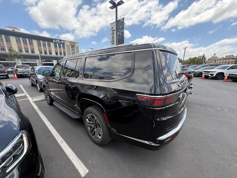 Used 2024 Jeep Wagoneer L Series II RWD image 4