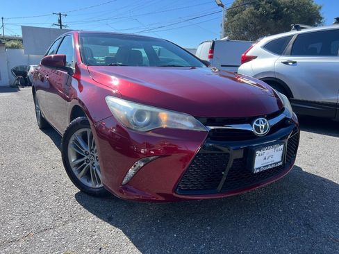 Used 2017 Toyota Camry SE FWD image 1