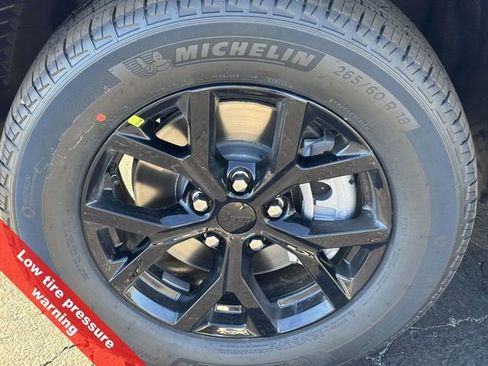 New 2025 Jeep Grand Cherokee L Altitude image 36