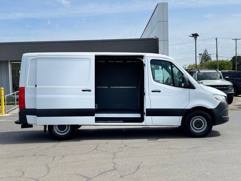 Used 2021 Mercedes-Benz Sprinter 2500 image 4