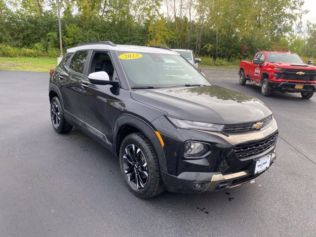 Used 2023 Chevrolet TrailBlazer ACTIV w/ Convenience Package AWD/4WD image 3