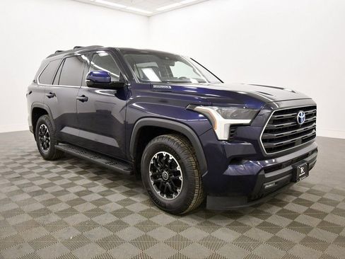 Used 2023 Toyota Sequoia SR5 w/ SR5 Premium Package image 10