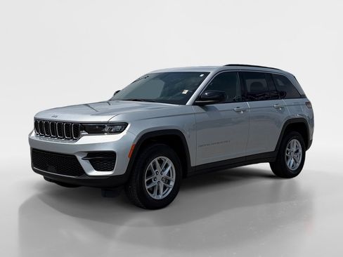 Used 2025 Jeep Grand Cherokee Laredo X w/ Luxury Tech Group I AWD/4WD image 9