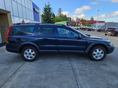 Used 2004 Volvo XC70 AWD/4WD image 4