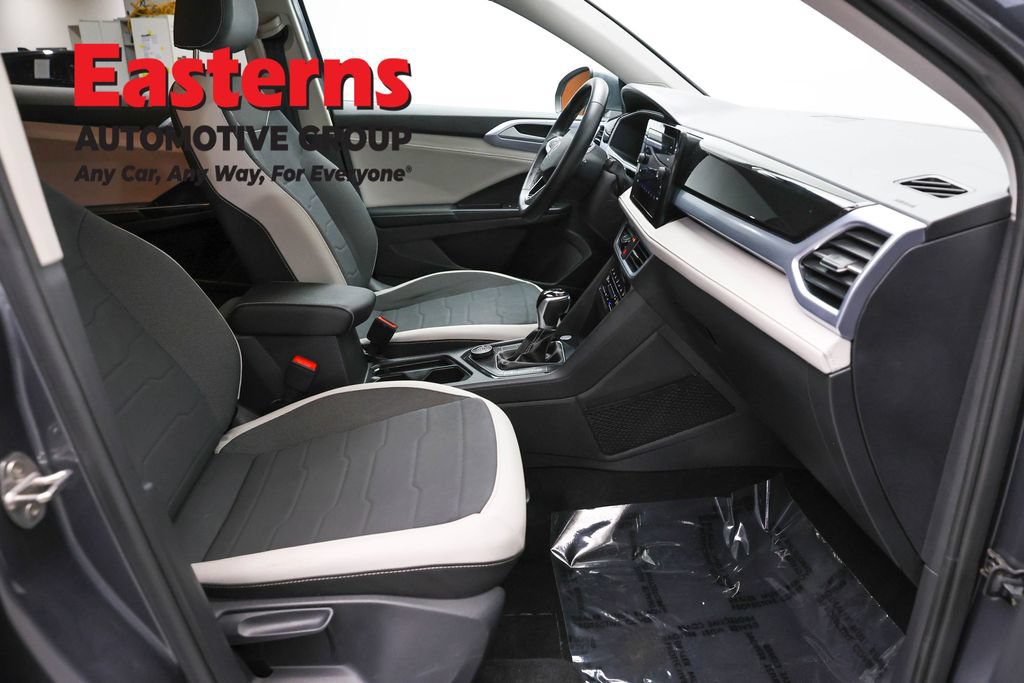 Used 2025 Volkswagen Taos SE AWD/4WD image 24