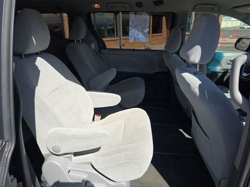 Used 2015 Toyota Sienna LE AWD/4WD image 35