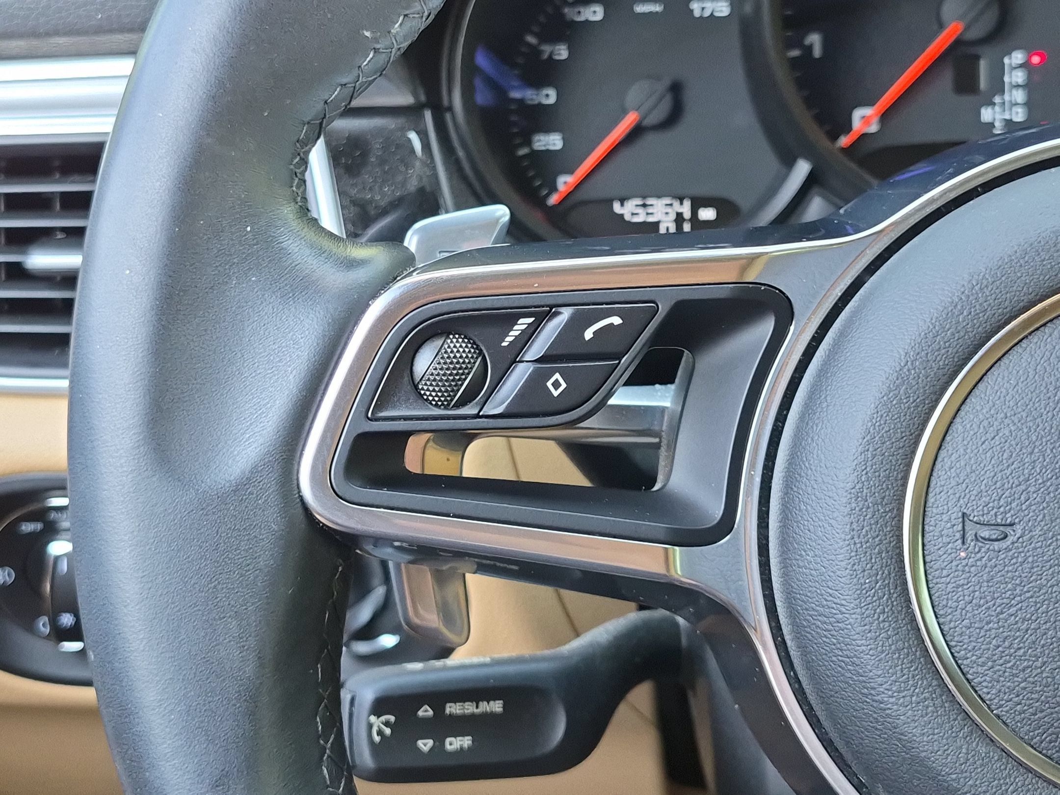 Certified 2018 Porsche Macan AWD/4WD image 8