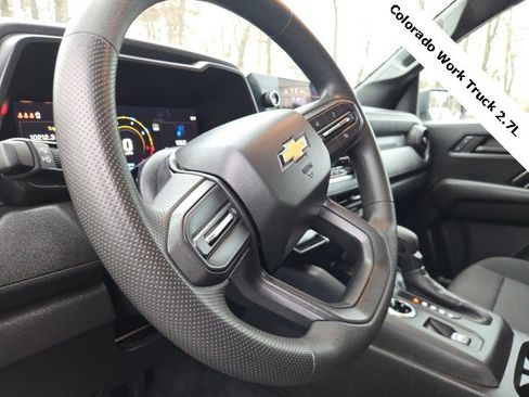 Used 2024 Chevrolet Colorado W/T image 16