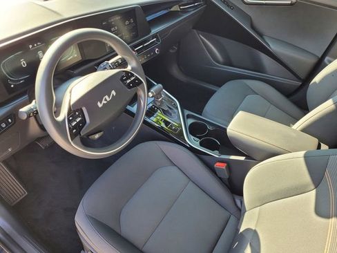 Used 2025 Kia Niro LX image 9