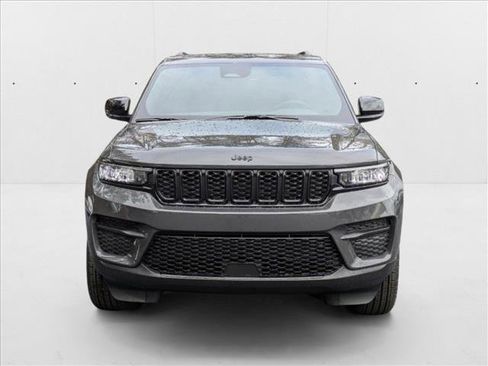 New 2025 Jeep Grand Cherokee L Altitude image 6